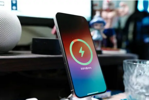 莱阳苹果15换屏服务分享用什么充电器给iPhone15充电更好 
